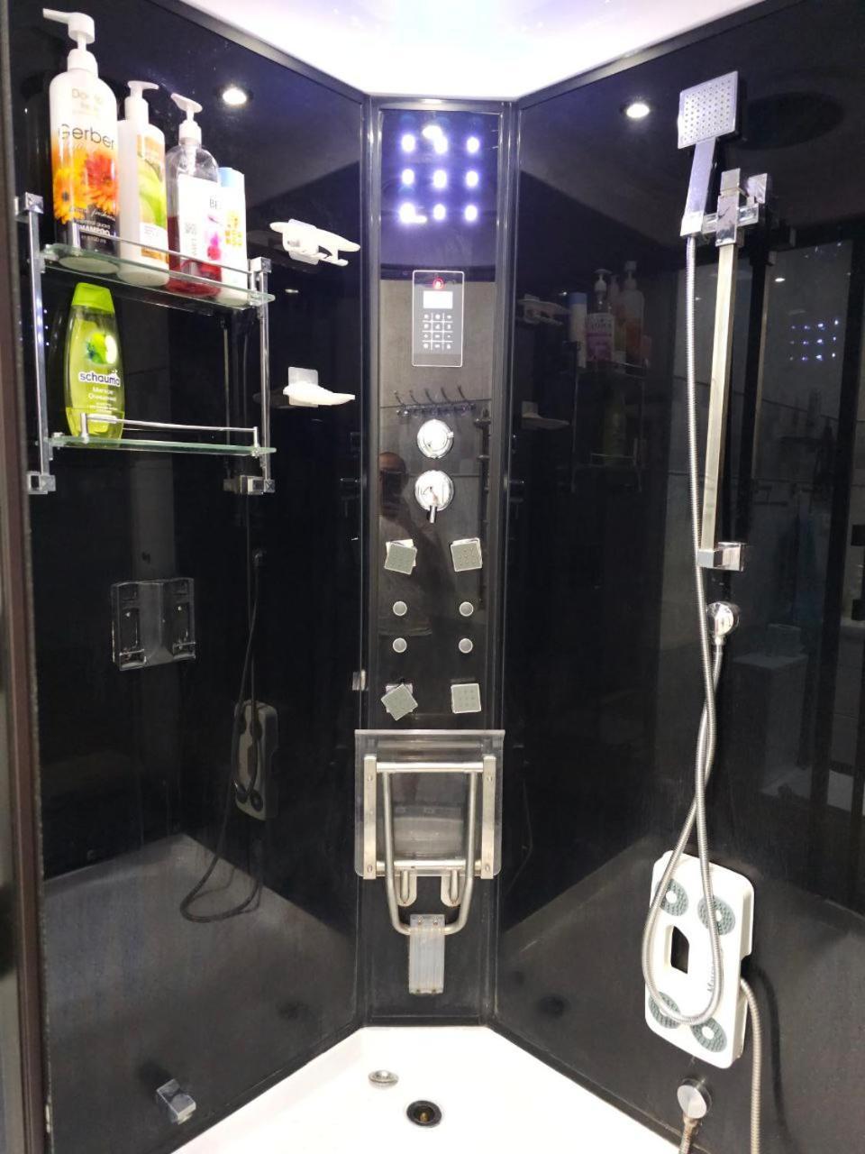Hi-Tech Apartment In City Center タシュケント エクステリア 写真