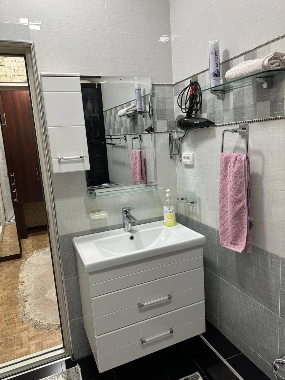Hi-Tech Apartment In City Center タシュケント エクステリア 写真